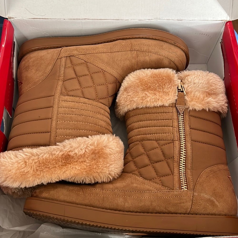 GUESS Women’s Boot (Size 8.5M)